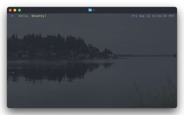 Exemplo oficial do Ghostty 1.2 para macOS: uma imagem de fundo de terminal configurável.